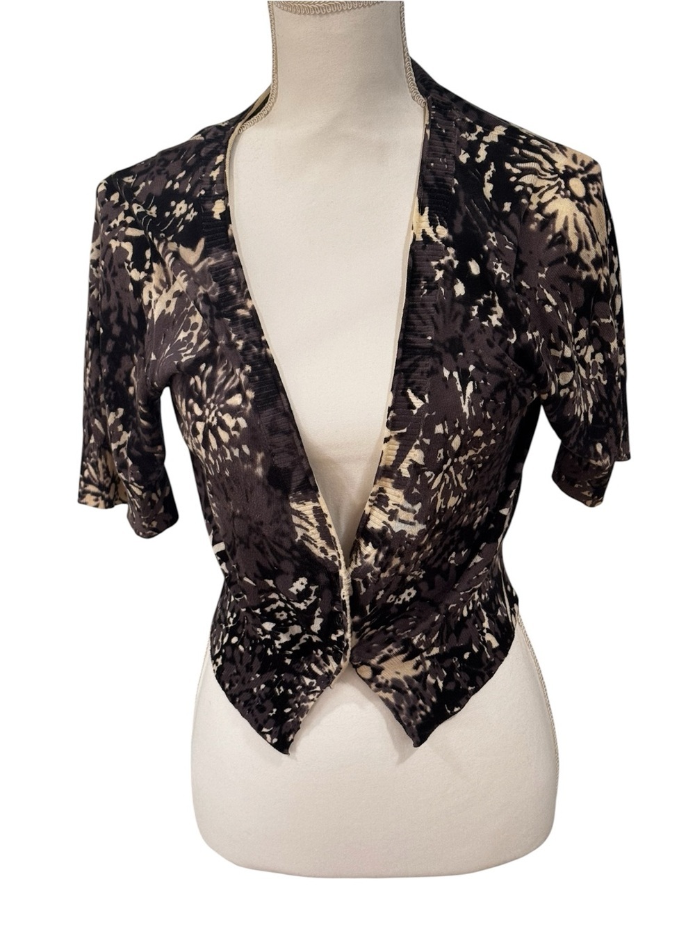 Express floral short sleeved V-Neck crop cardigan sweater, black gray cream, M.